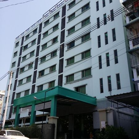 Silver Green Hotel Rangoon Buitenkant foto