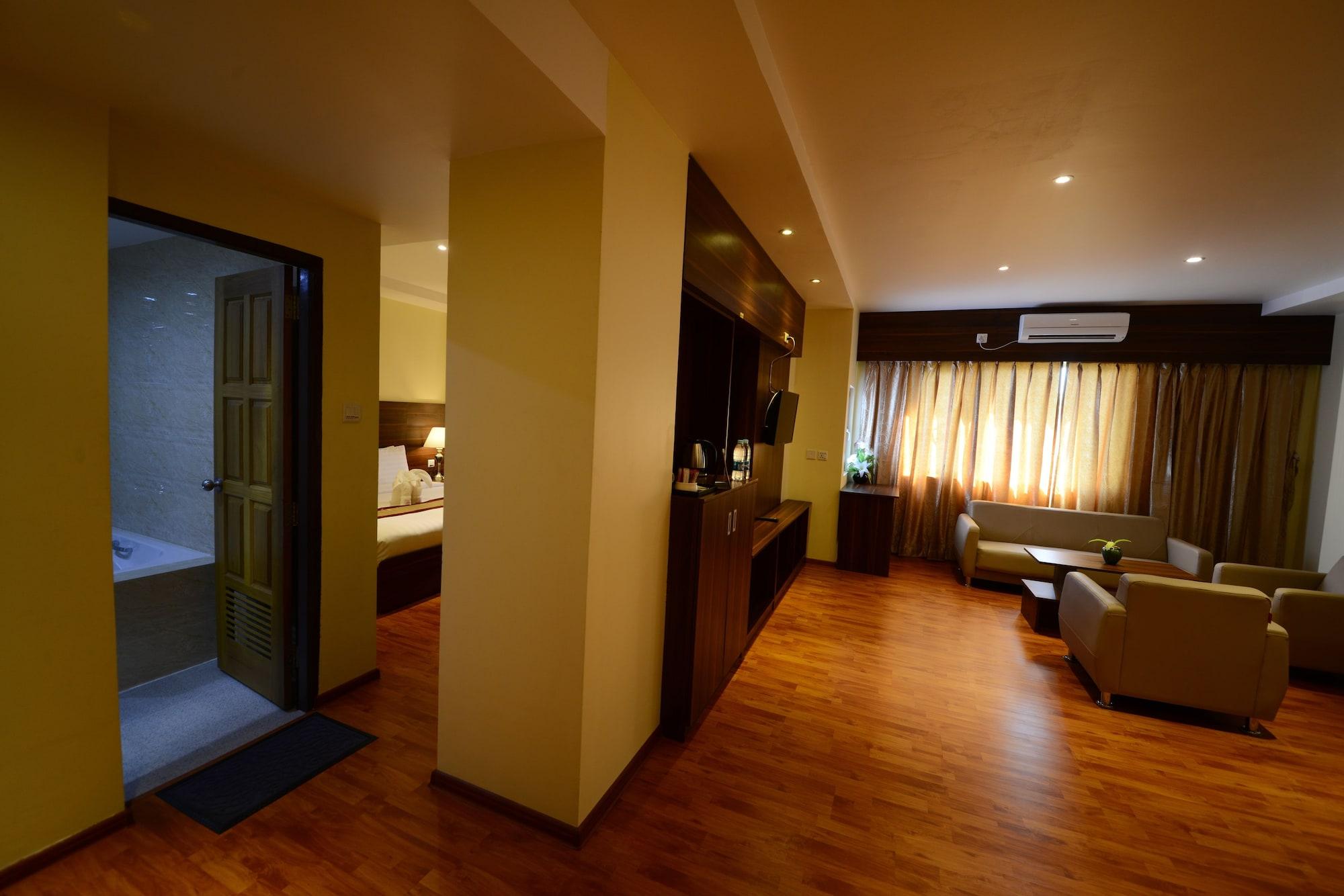 Silver Green Hotel Rangoon Buitenkant foto
