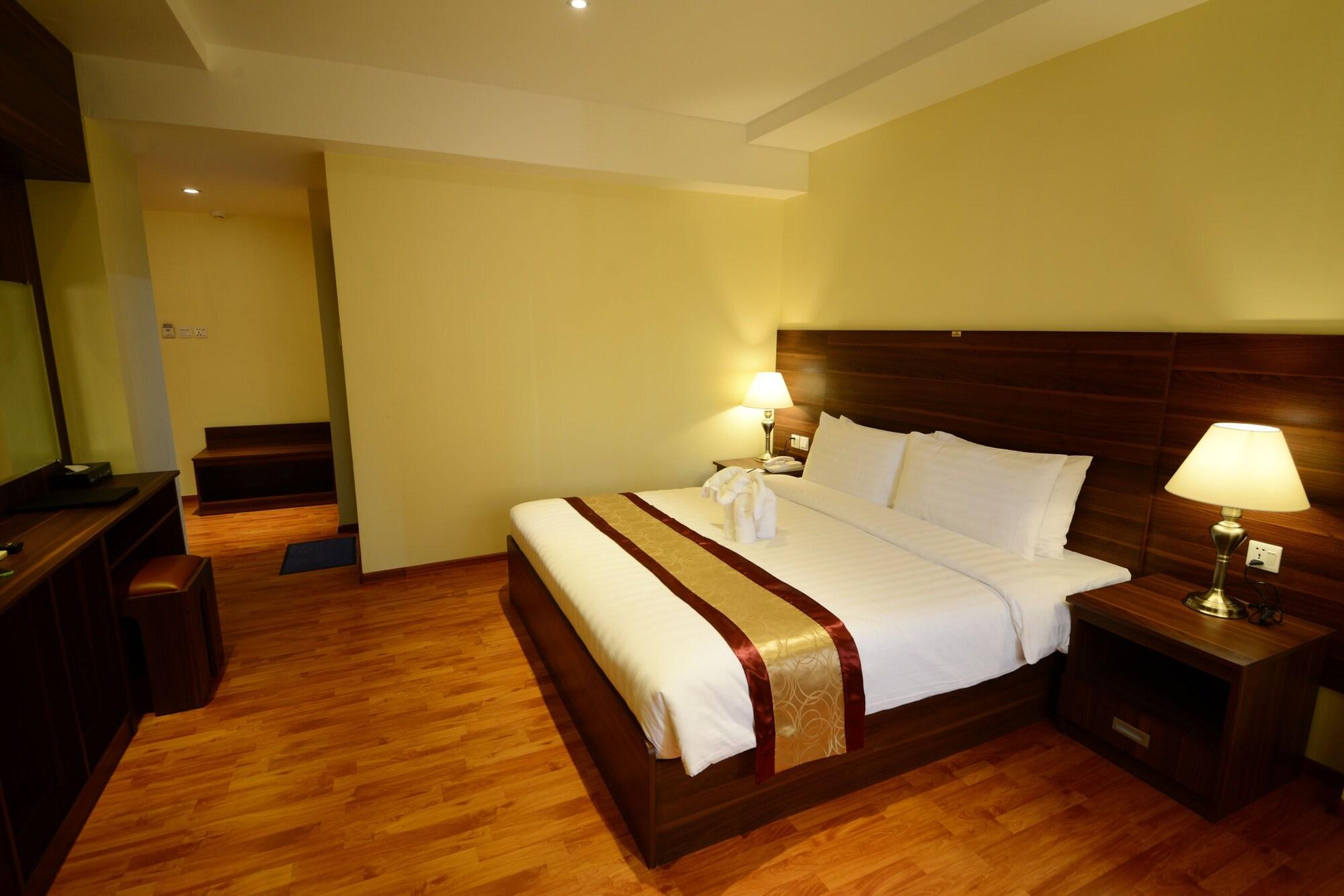 Silver Green Hotel Rangoon Buitenkant foto