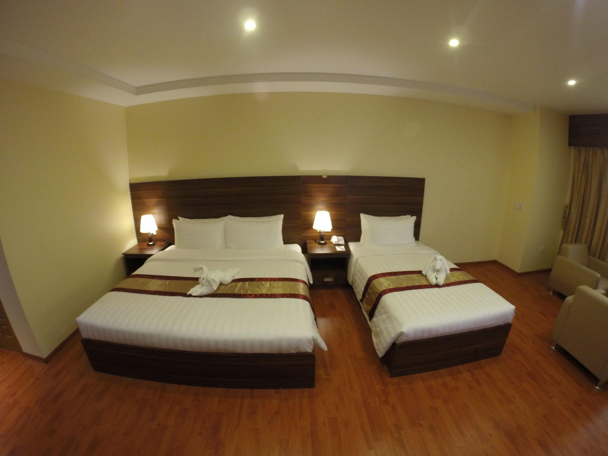 Silver Green Hotel Rangoon Buitenkant foto
