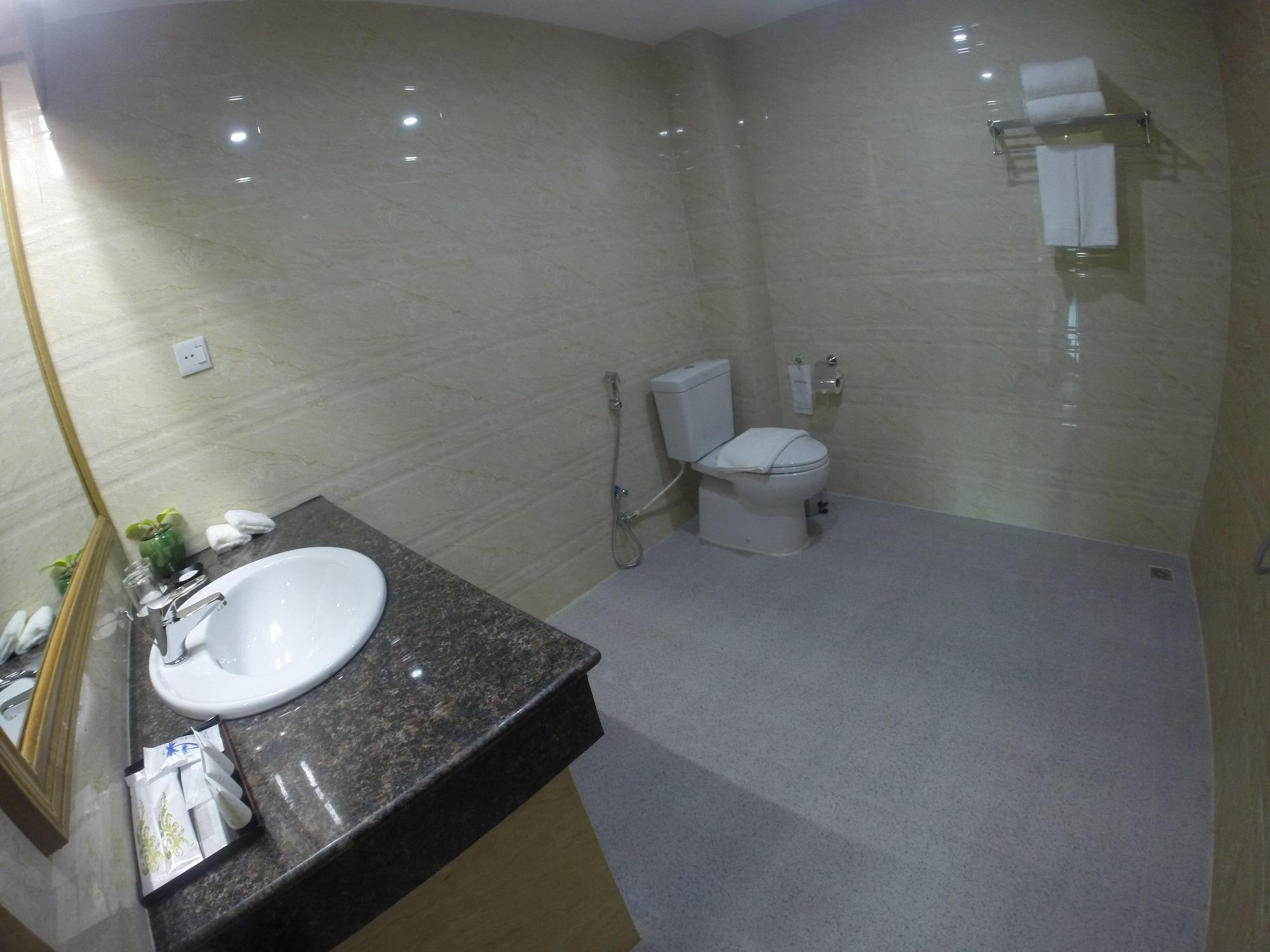 Silver Green Hotel Rangoon Buitenkant foto
