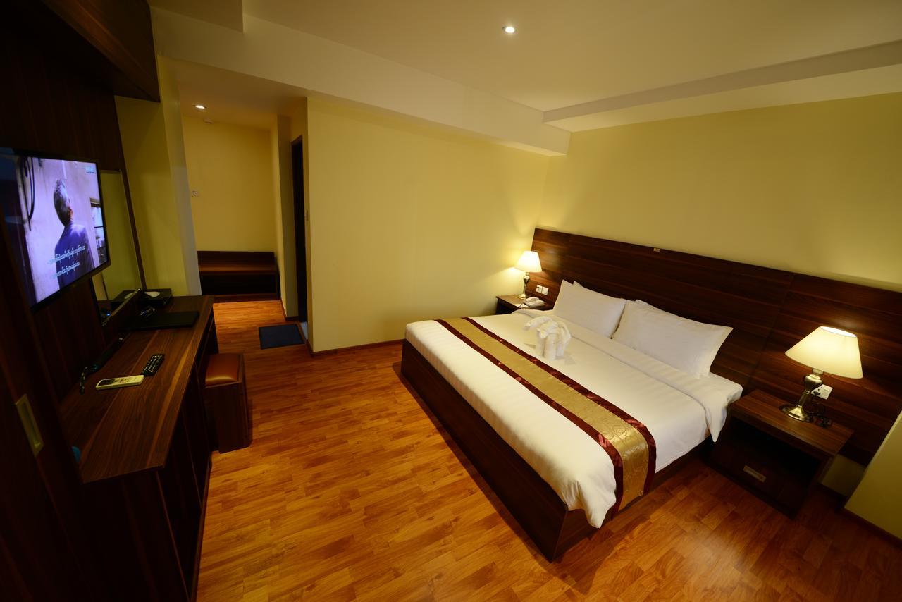 Silver Green Hotel Rangoon Buitenkant foto