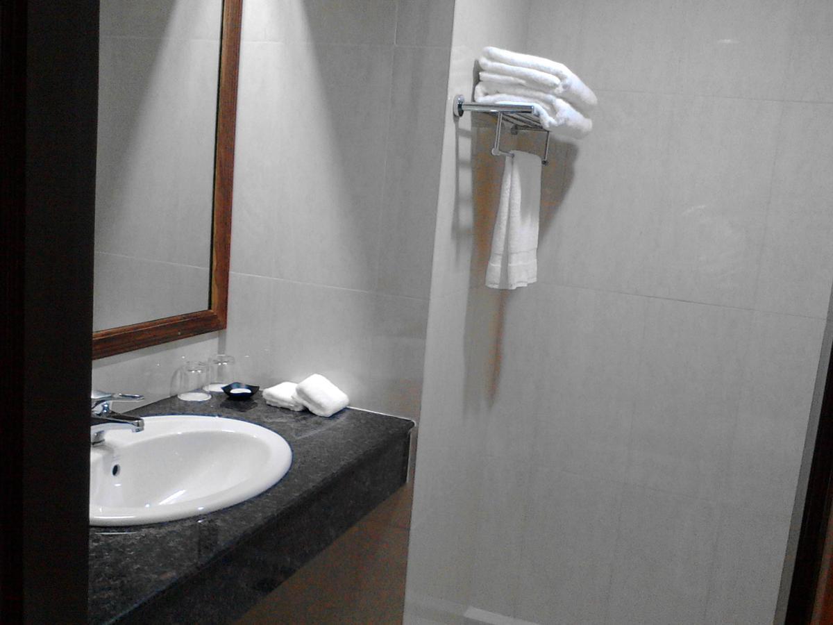 Silver Green Hotel Rangoon Buitenkant foto