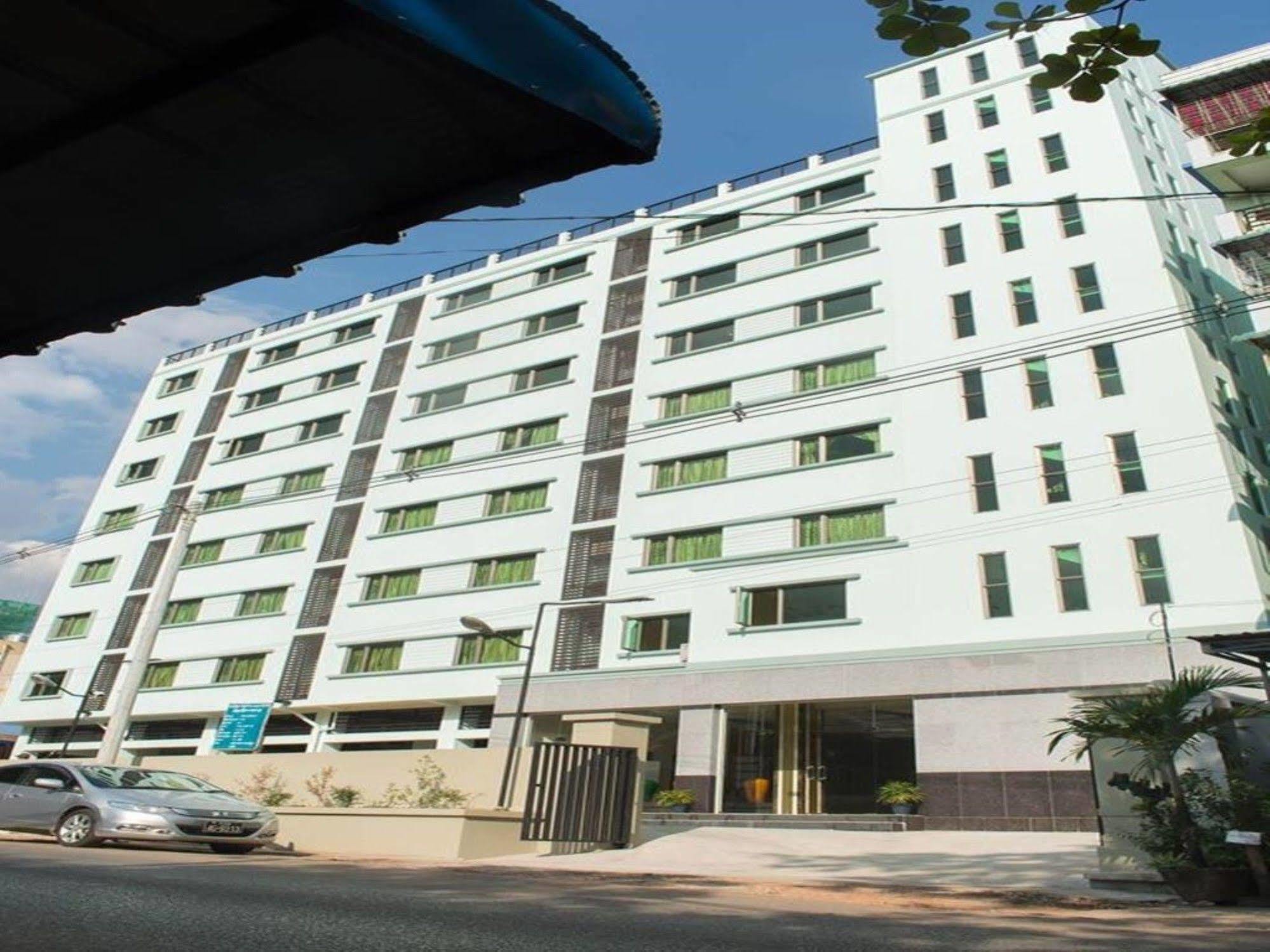 Silver Green Hotel Rangoon Buitenkant foto