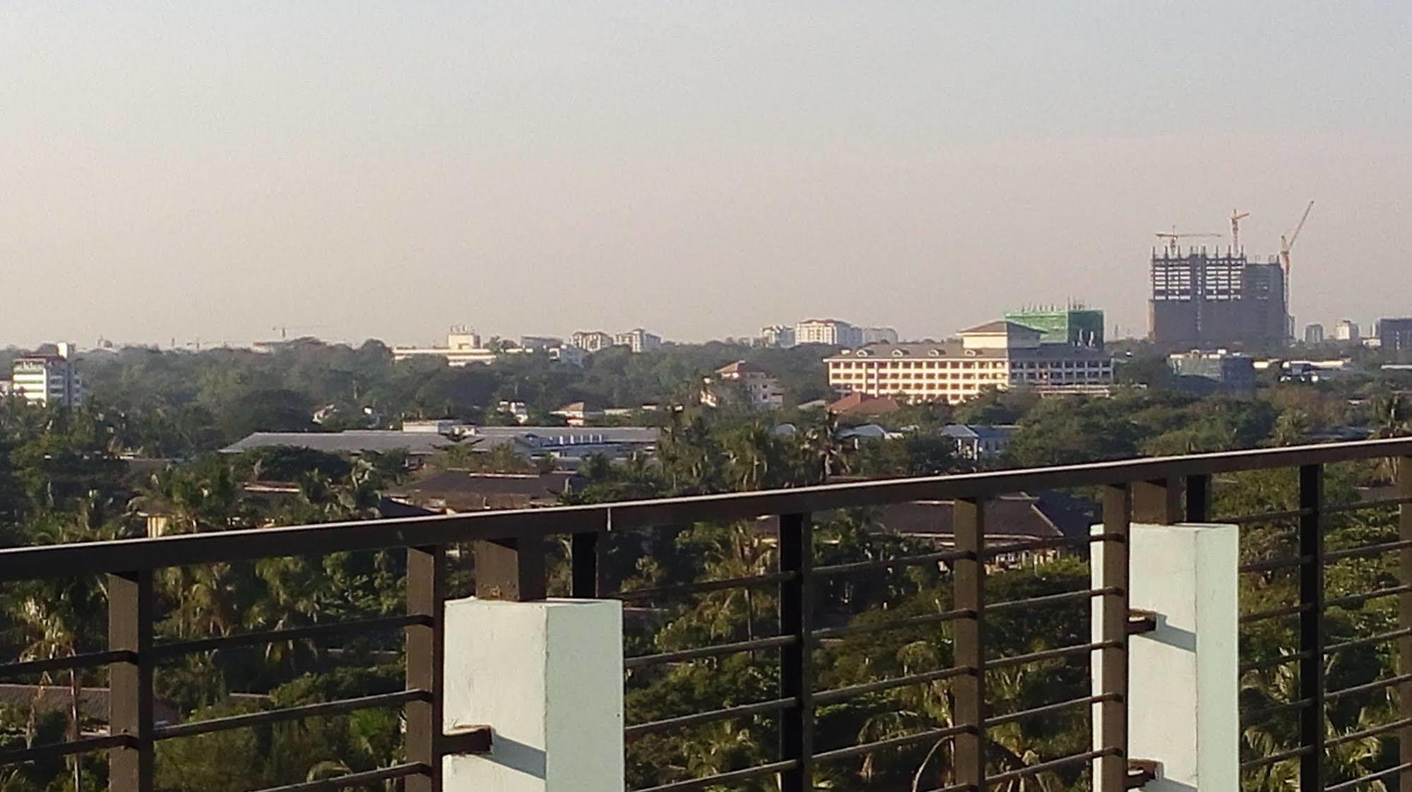 Silver Green Hotel Rangoon Buitenkant foto