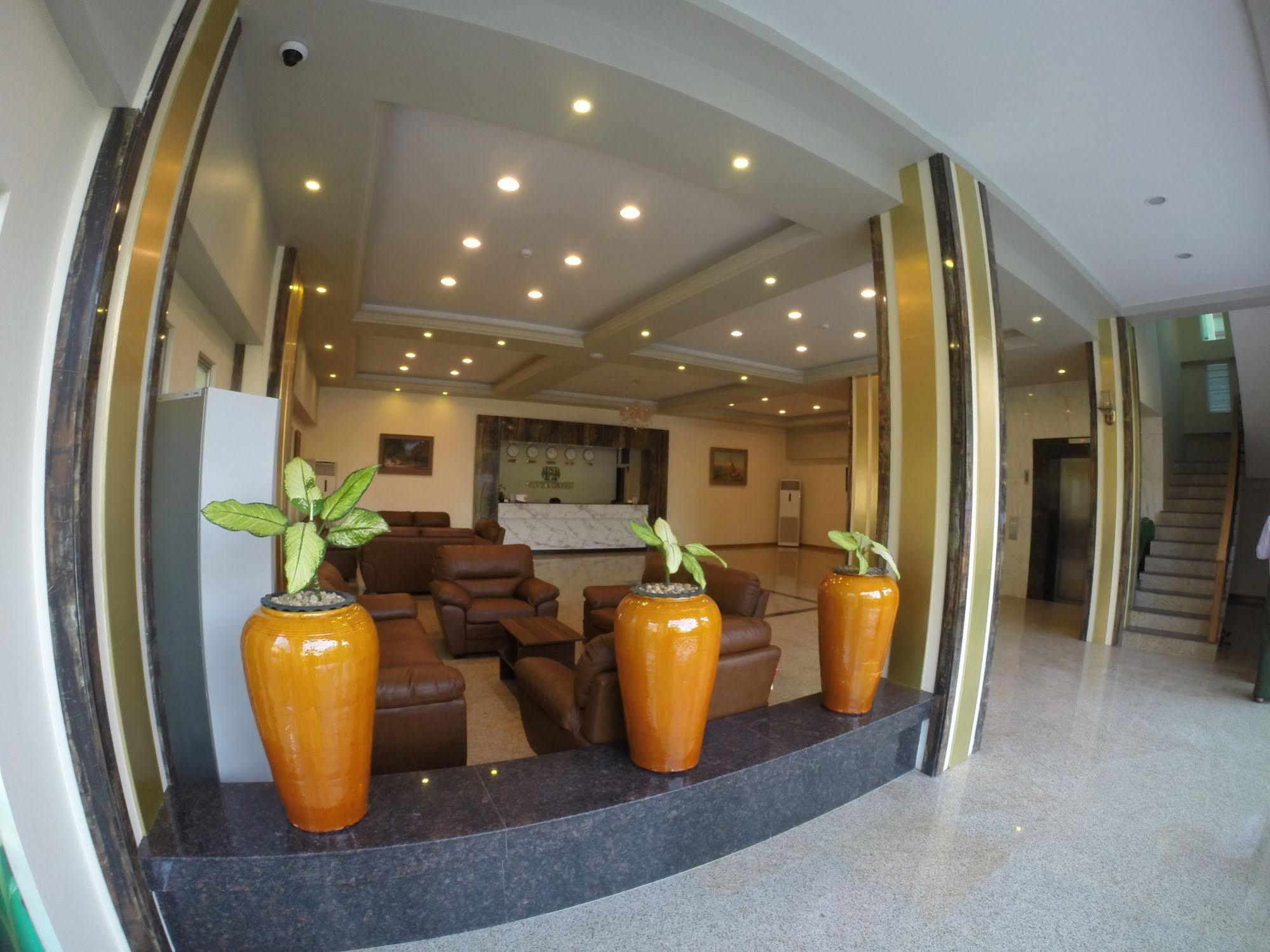Silver Green Hotel Rangoon Buitenkant foto
