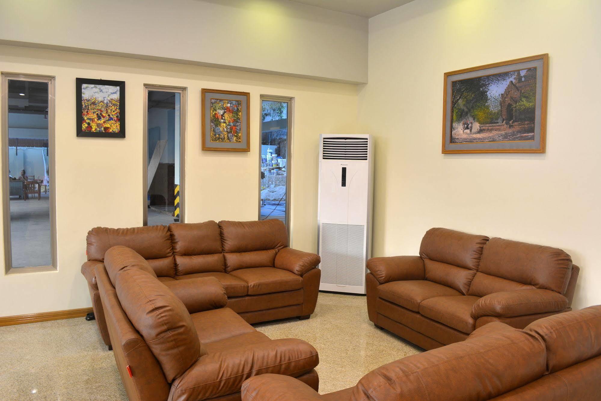 Silver Green Hotel Rangoon Buitenkant foto