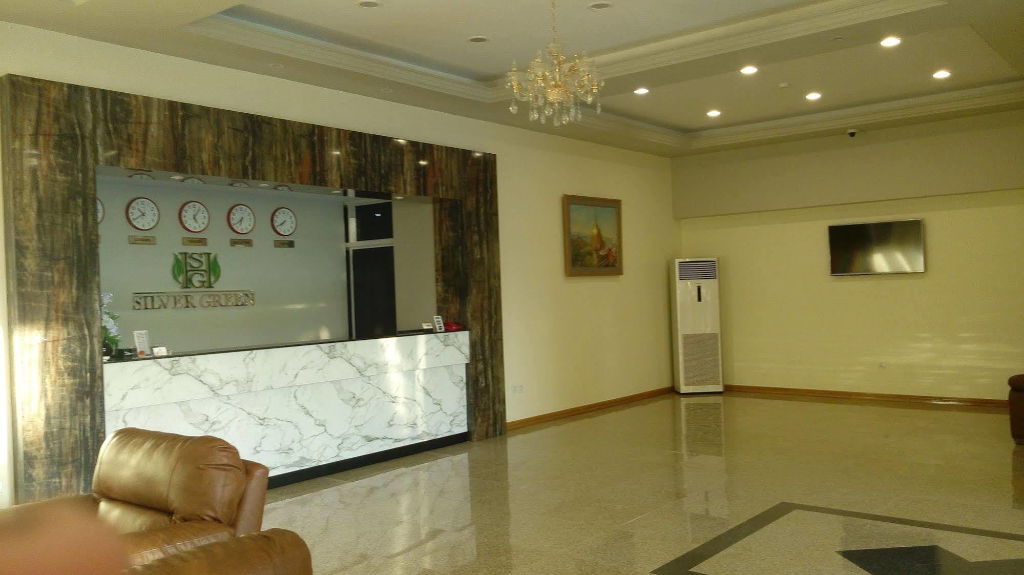 Silver Green Hotel Rangoon Buitenkant foto