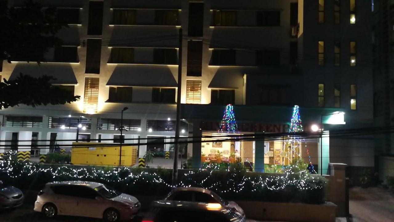 Silver Green Hotel Rangoon Buitenkant foto