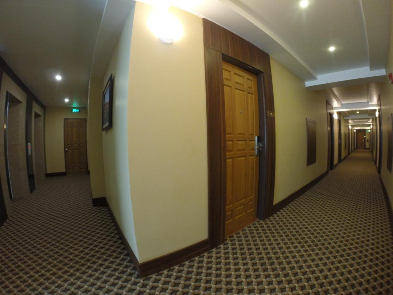 Silver Green Hotel Rangoon Buitenkant foto